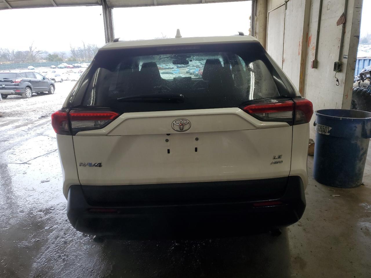 2021 TOYOTA RAV4 LE - Фото 6