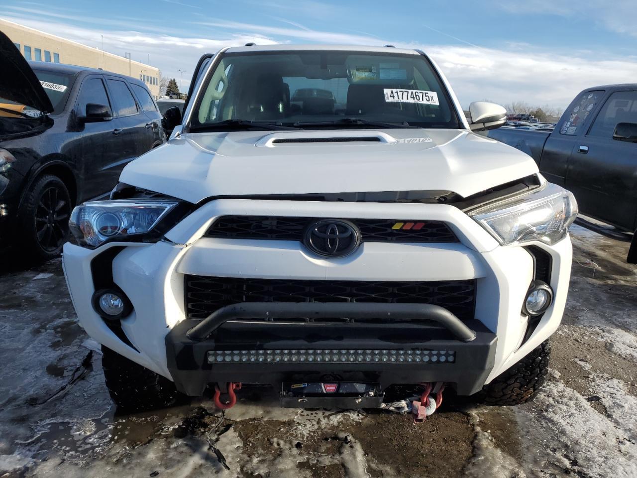 2019 TOYOTA 4RUNNER SR - Фото 5