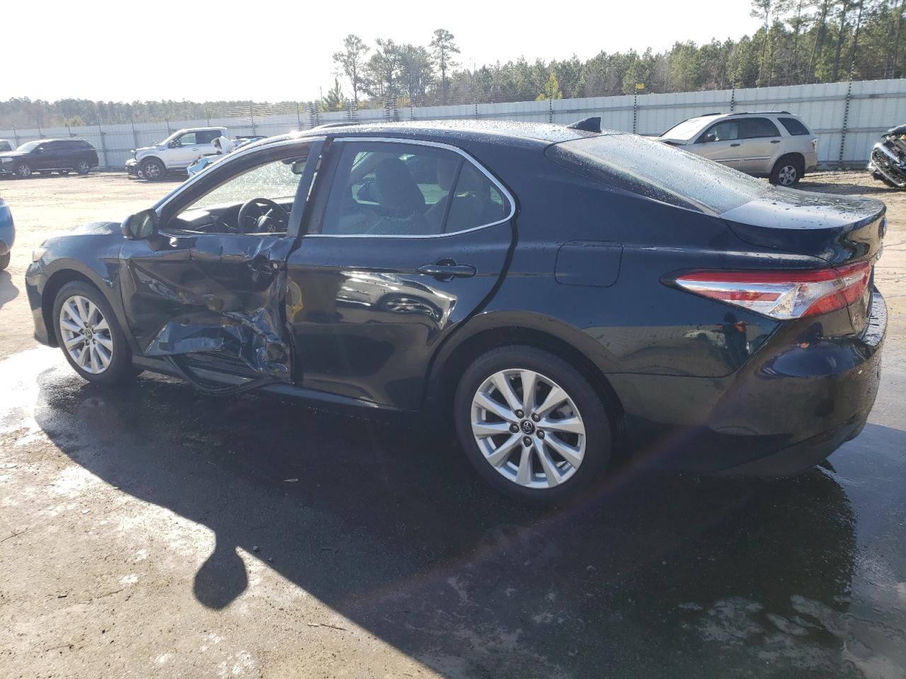 2019 TOYOTA CAMRY LE A - Фото 2