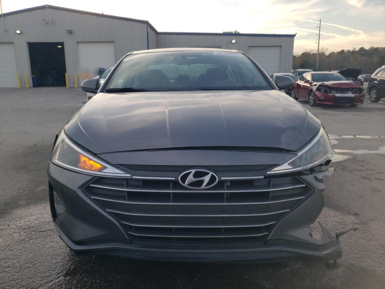 2019 HYUNDAI ELANTRA SE - Image 5