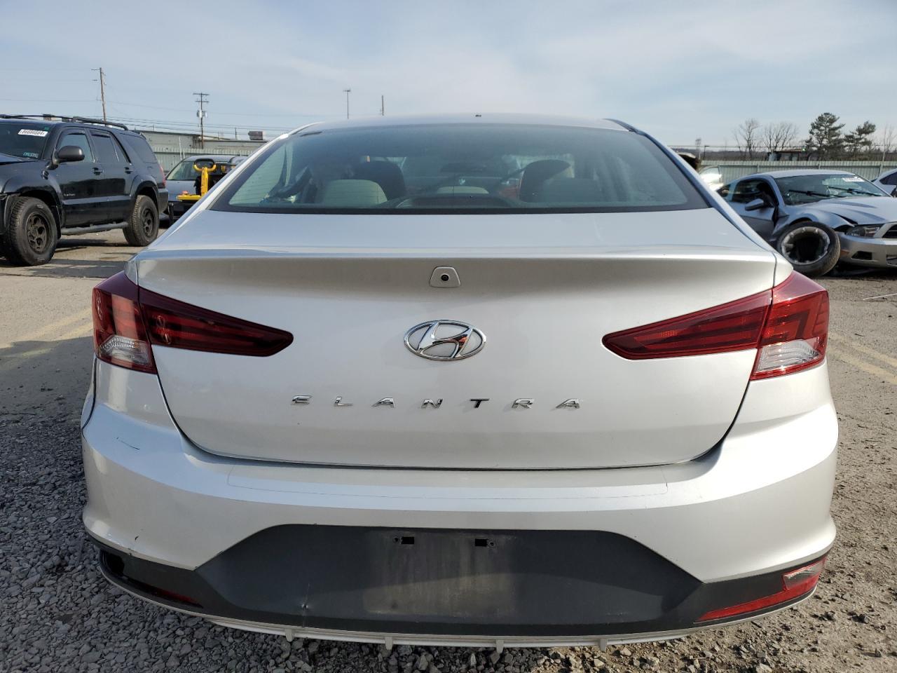 2019 HYUNDAI ELANTRA SE - Фото 6