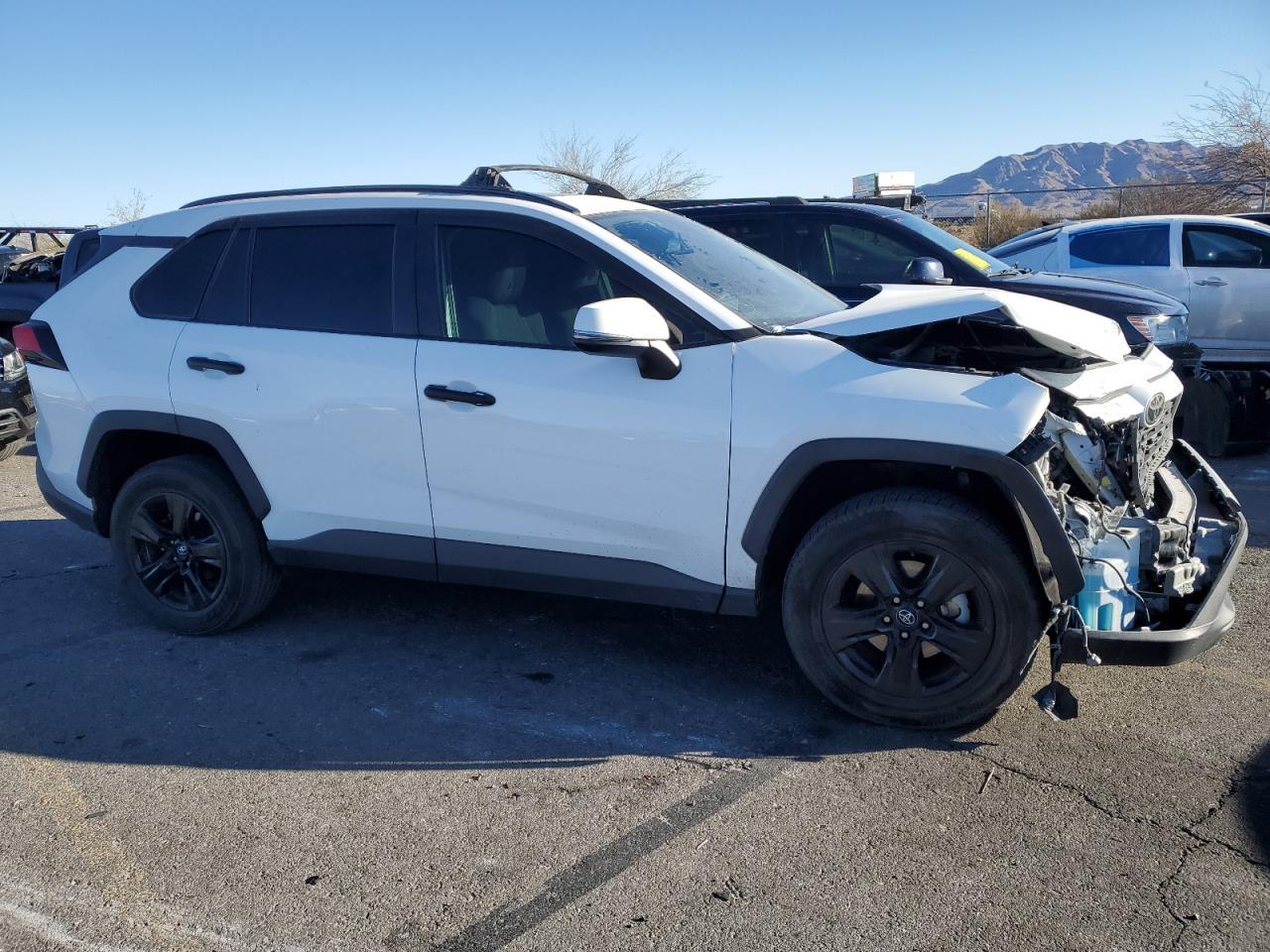 2020 TOYOTA RAV4 XLE - Image 4