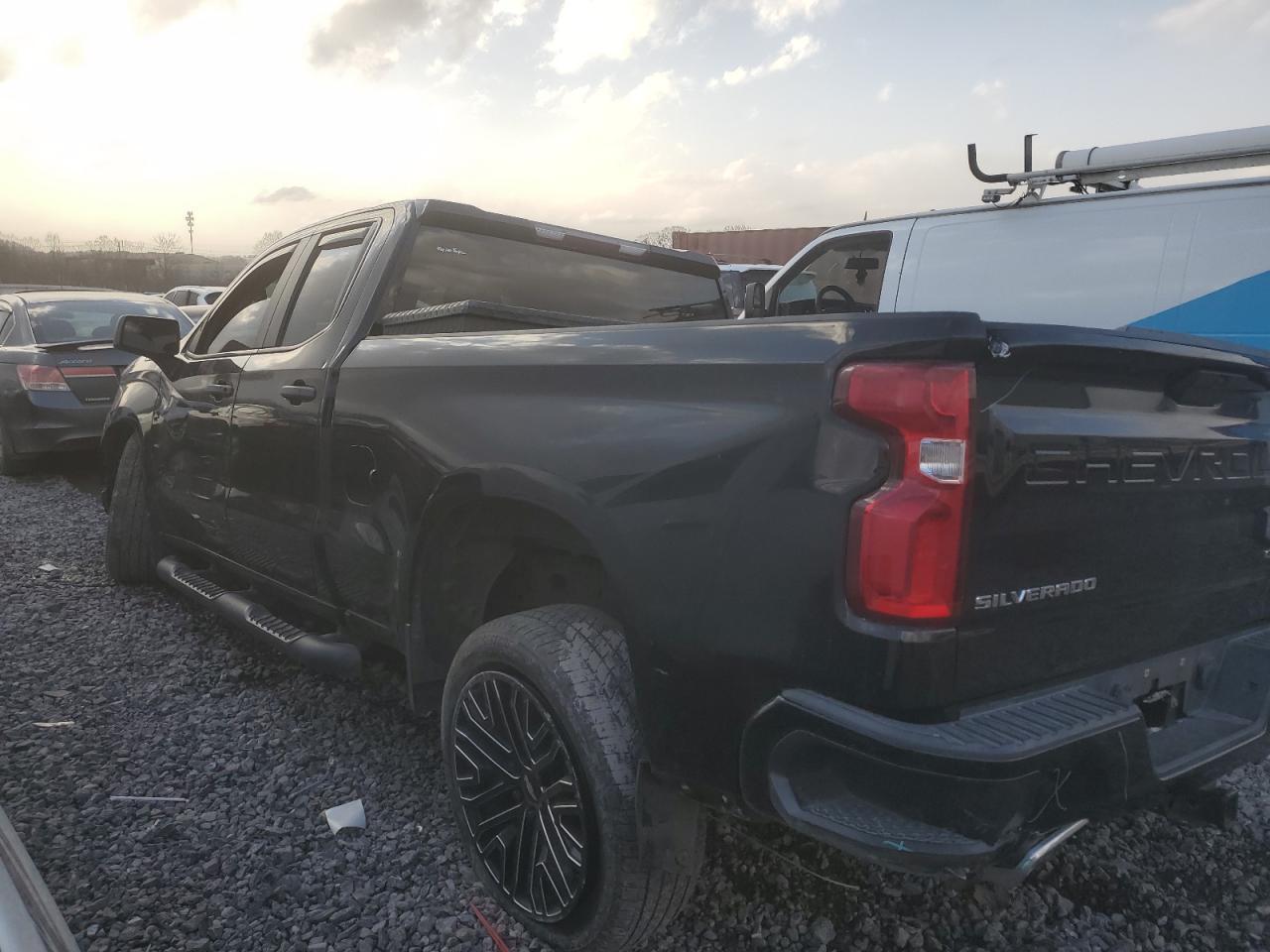 2019 CHEVROLET SILVERADO - Фото 2