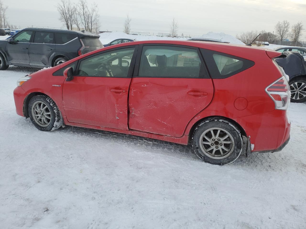 2016 TOYOTA PRIUS V - Image 2