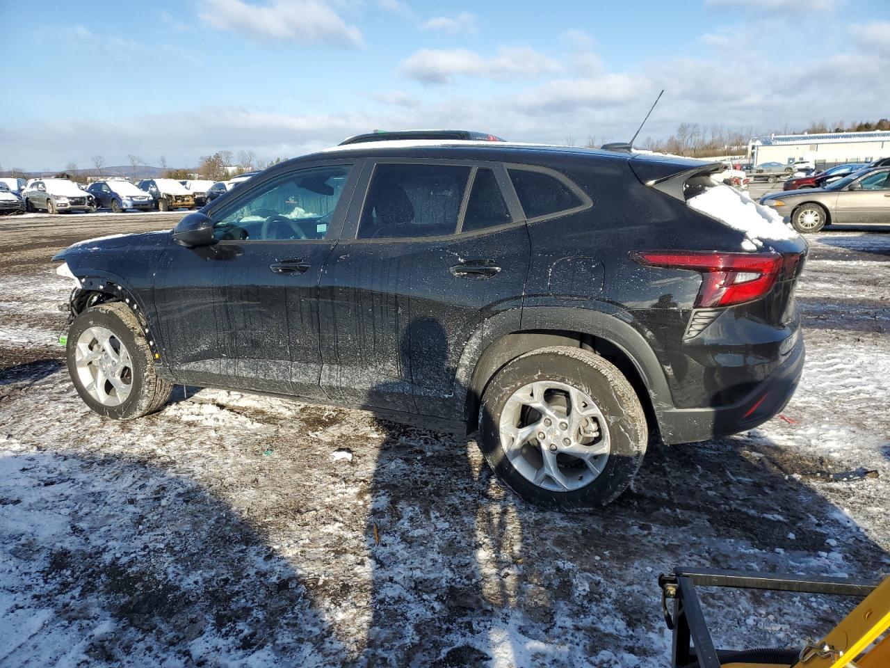 2024 CHEVROLET TRAX LS - Image 2