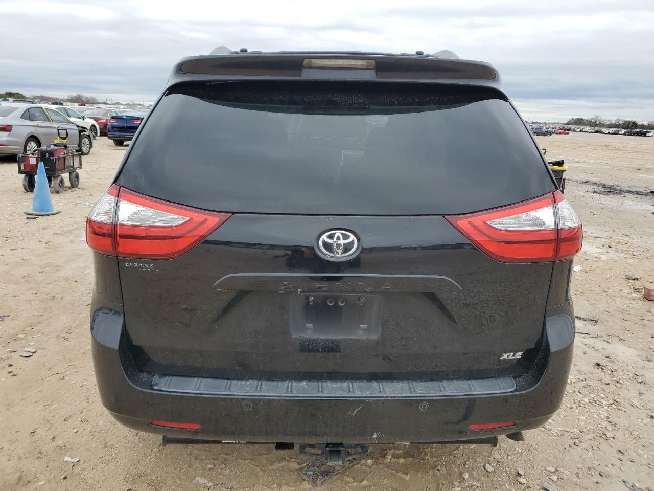2015 TOYOTA SIENNA XLE - Фото 6