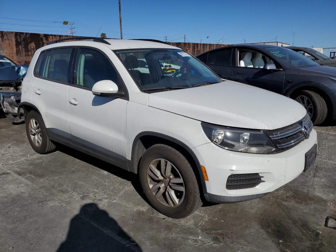 2015 VOLKSWAGEN TIGUAN S - Фото 4