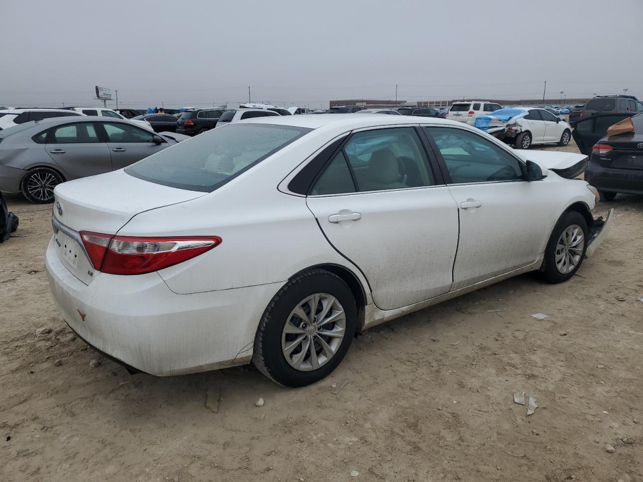 2016 TOYOTA CAMRY LE - Image 3