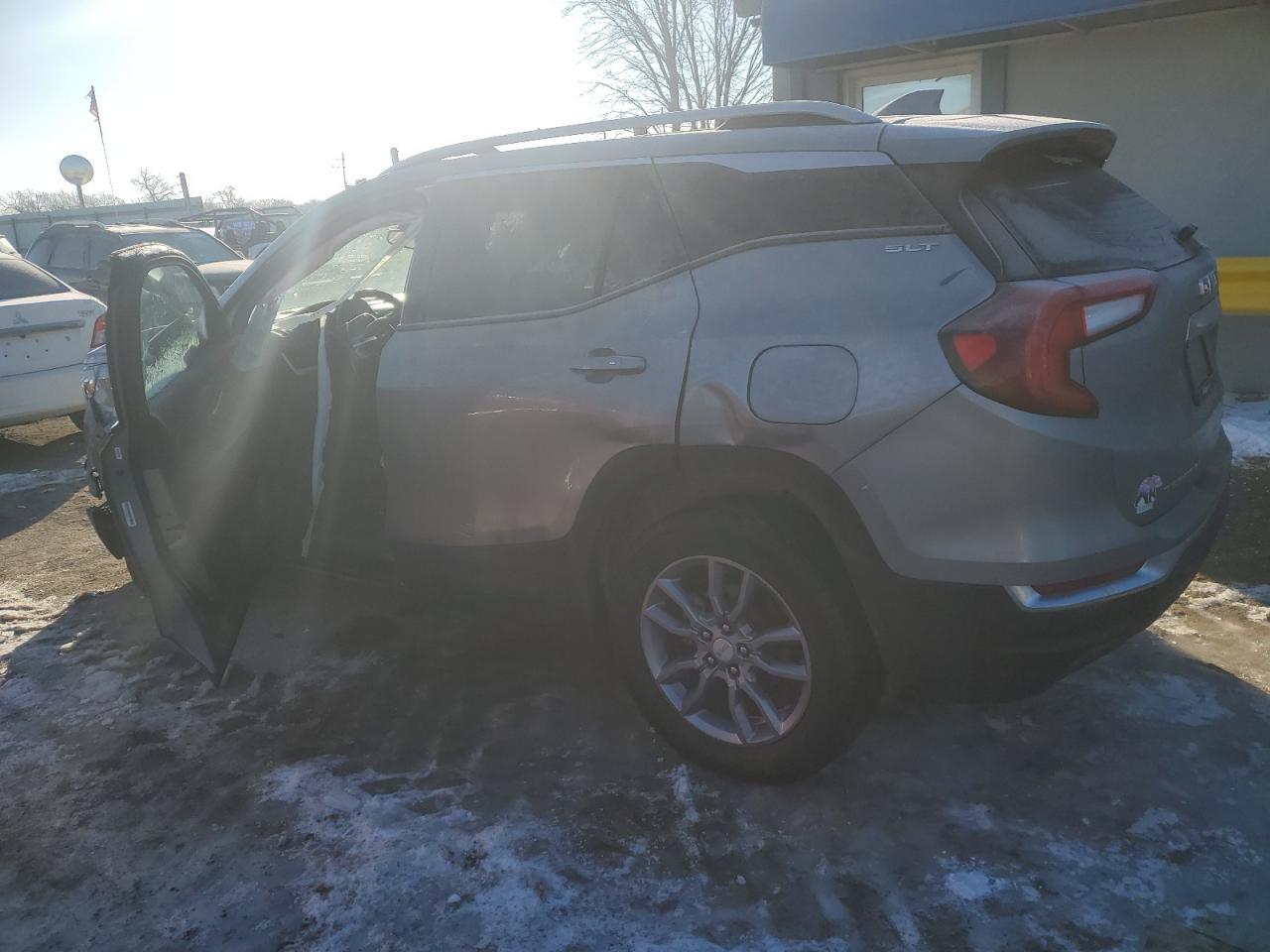 2023 GMC TERRAIN SL - Image 2