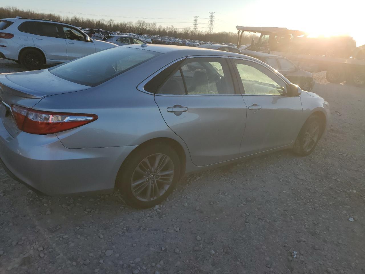 2015 TOYOTA CAMRY LE - Фото 3