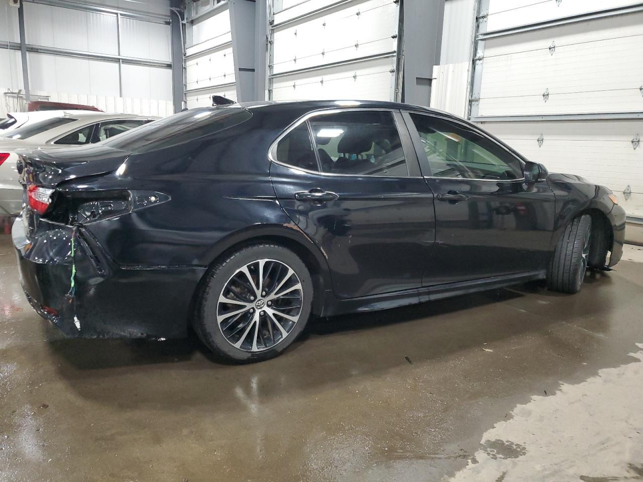 2019 TOYOTA CAMRY L - Фото 3