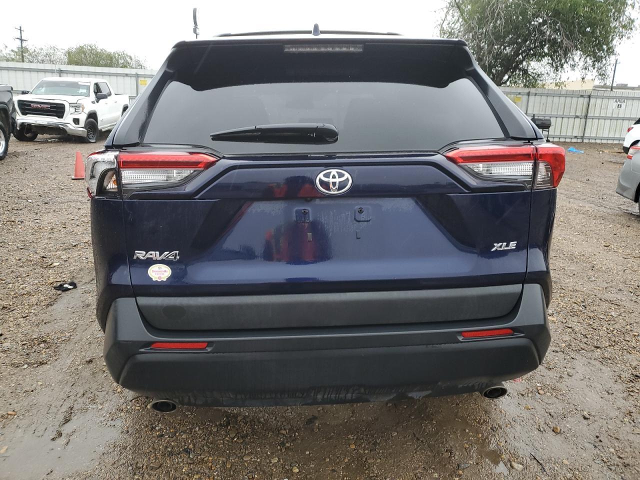 2020 TOYOTA RAV4 XLE - Image 6