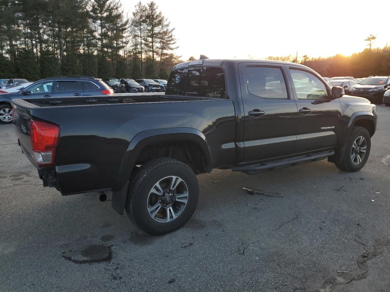 2017 TOYOTA TACOMA - Фото 3