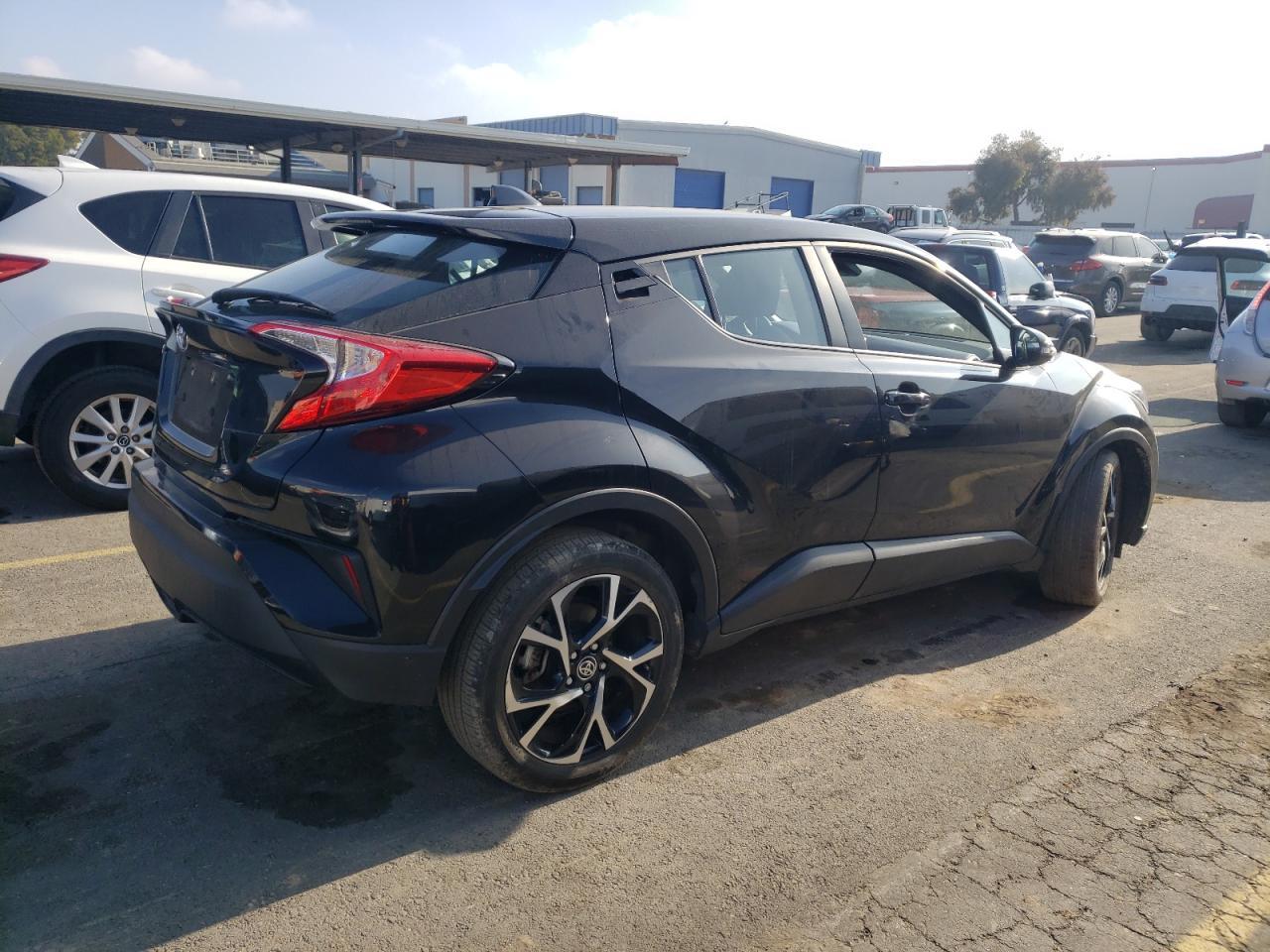 2021 TOYOTA C-HR XLE - Фото 3