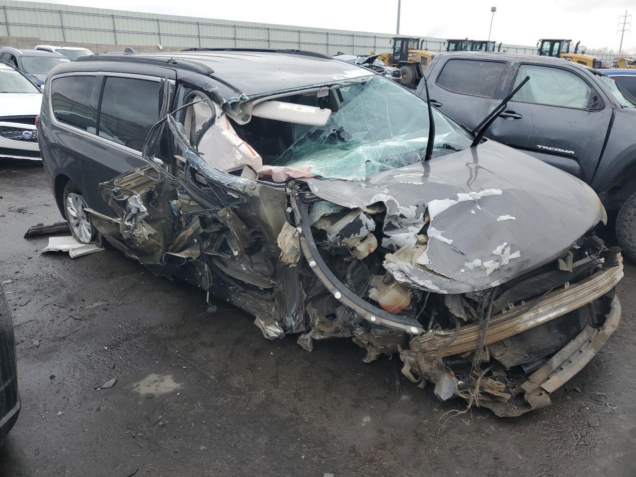 2017 CHRYSLER PACIFICA T - Image 4