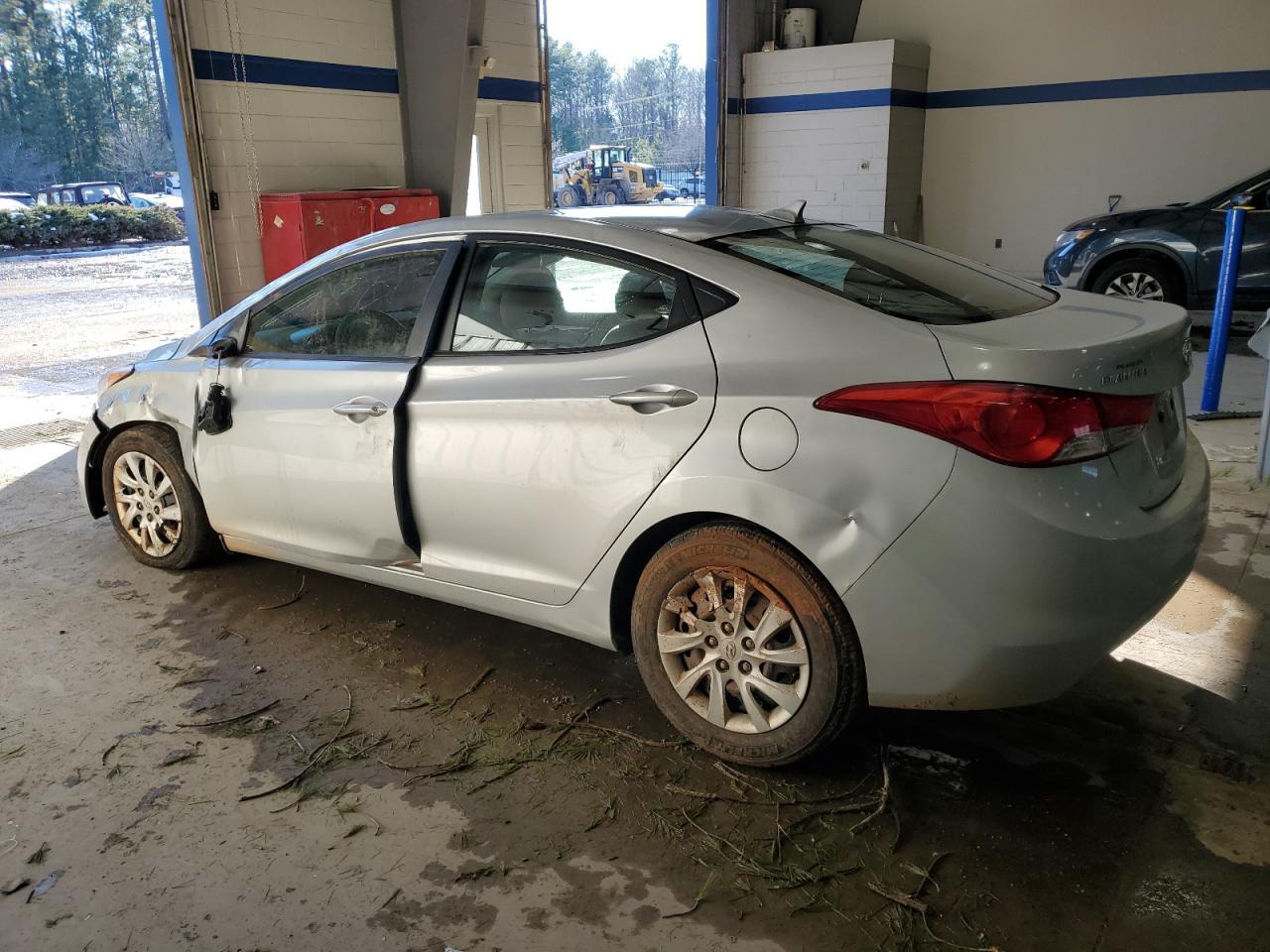 2013 HYUNDAI ELANTRA GL - Image 2