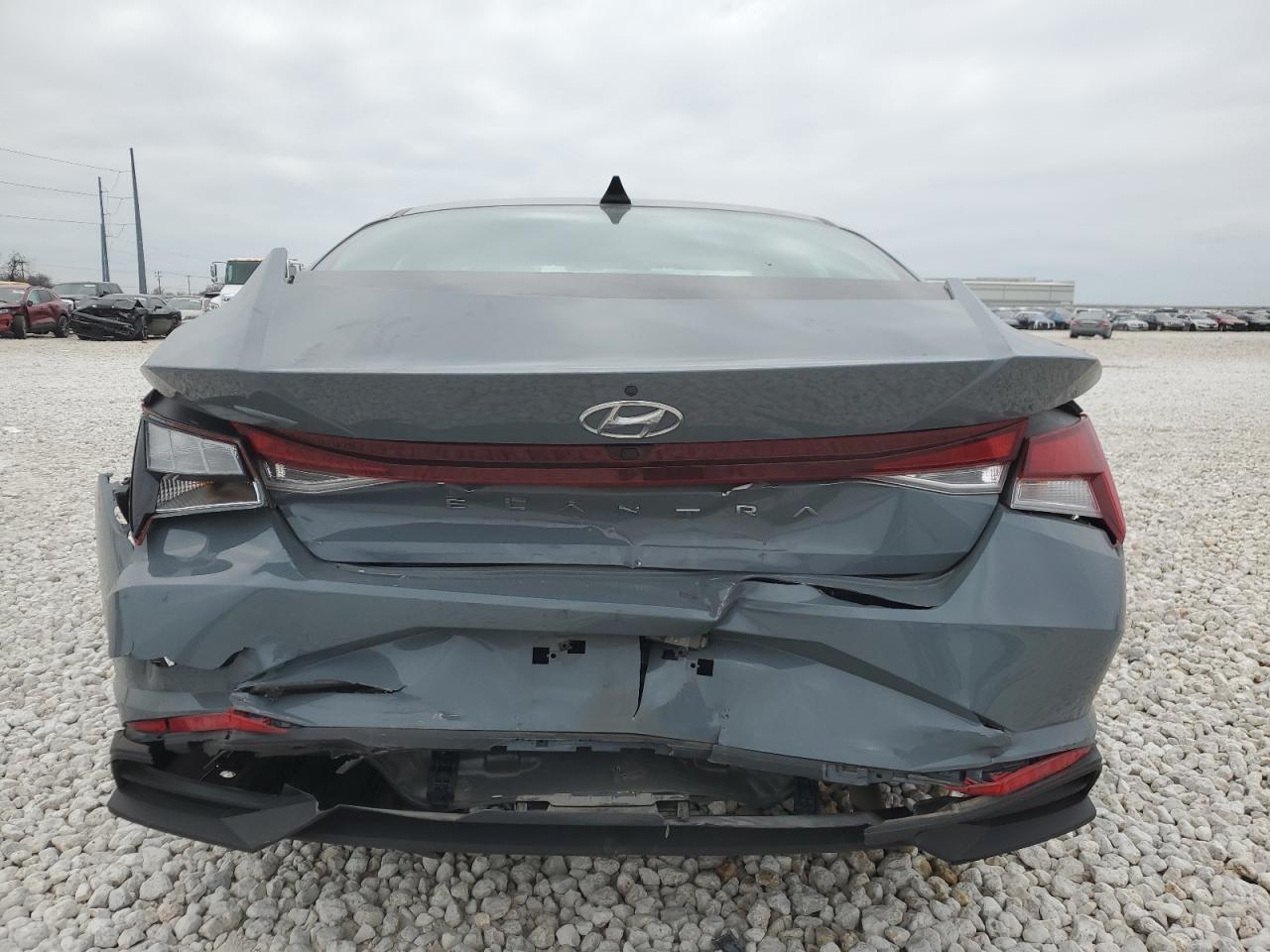 2022 HYUNDAI ELANTRA SE - Image 6