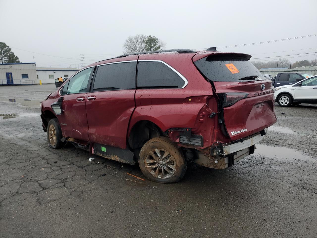 2023 TOYOTA SIENNA XLE - Фото 2