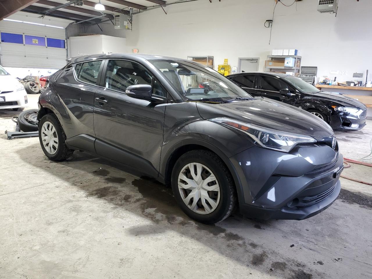 2019 TOYOTA C-HR XLE - Image 4