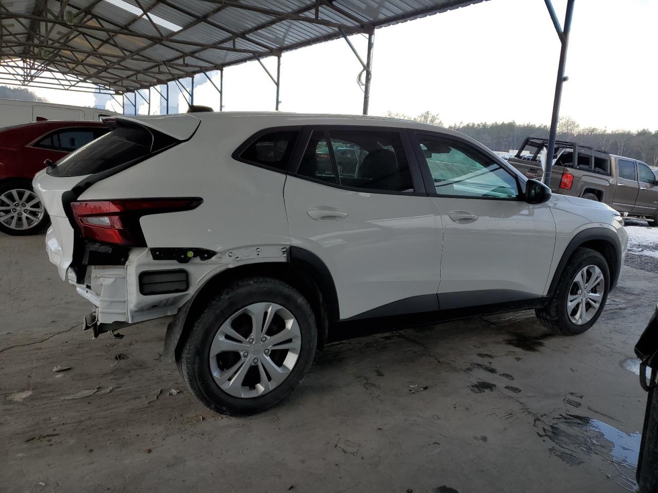 2024 CHEVROLET TRAX LS - Image 3