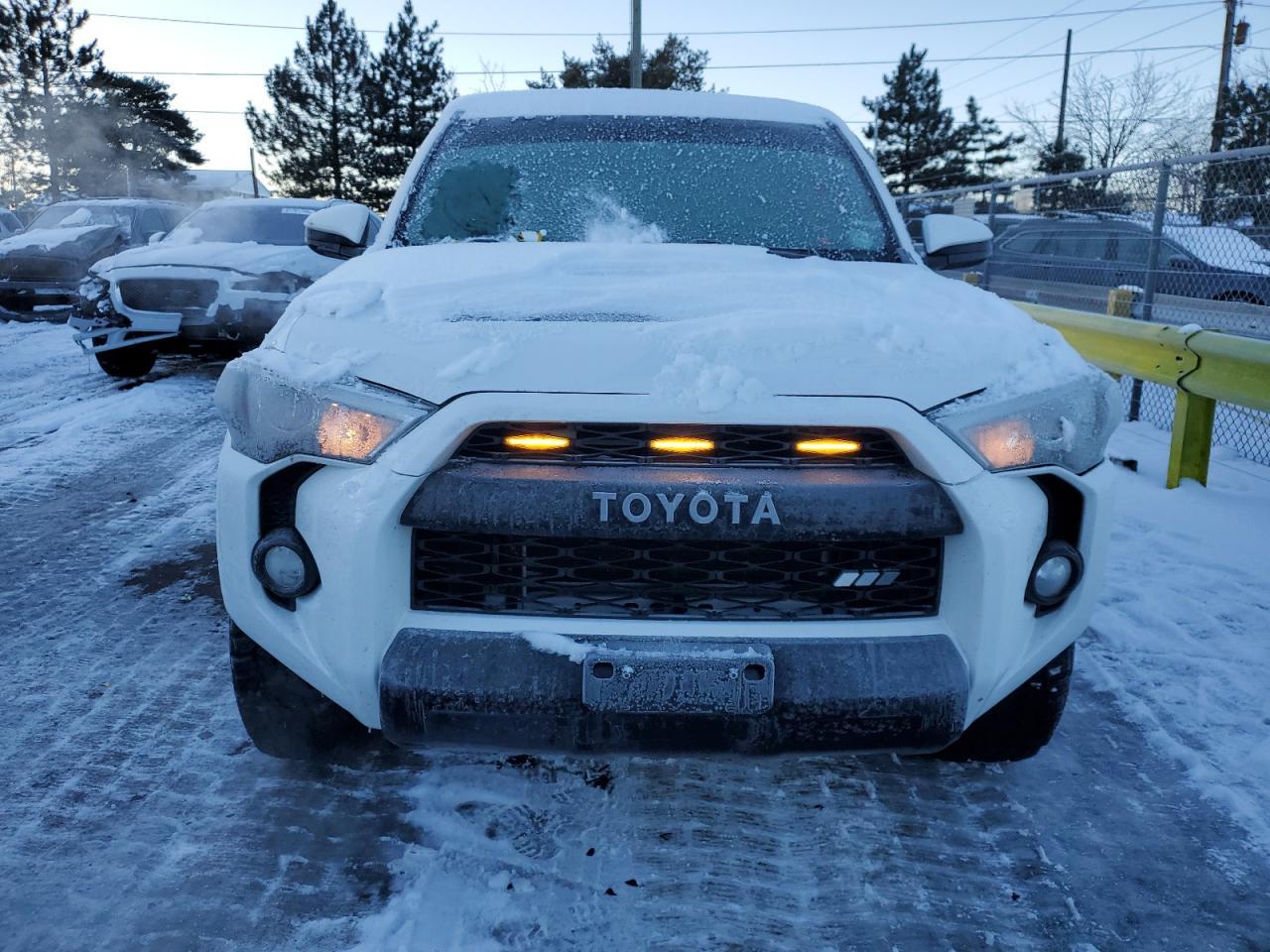2017 TOYOTA 4RUNNER SR - Image 5