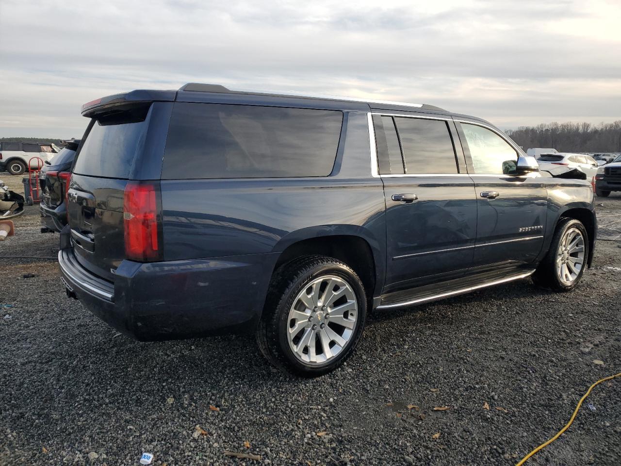 2017 CHEVROLET SUBURBAN K - Фото 3