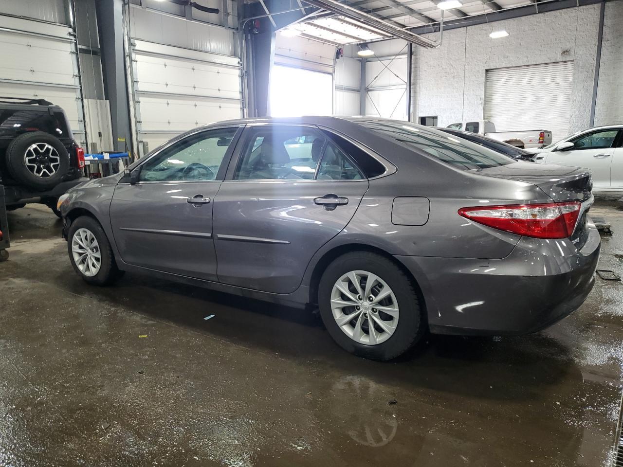 2017 TOYOTA CAMRY LE - Фото 2