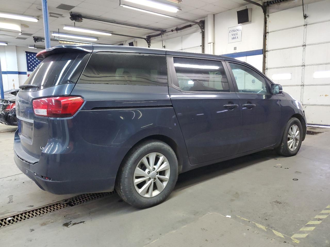 2017 KIA SEDONA LX - Фото 3