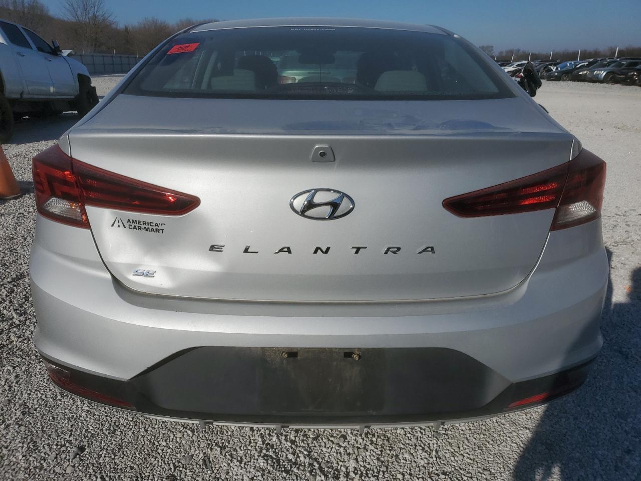 2019 HYUNDAI ELANTRA SE - Image 6