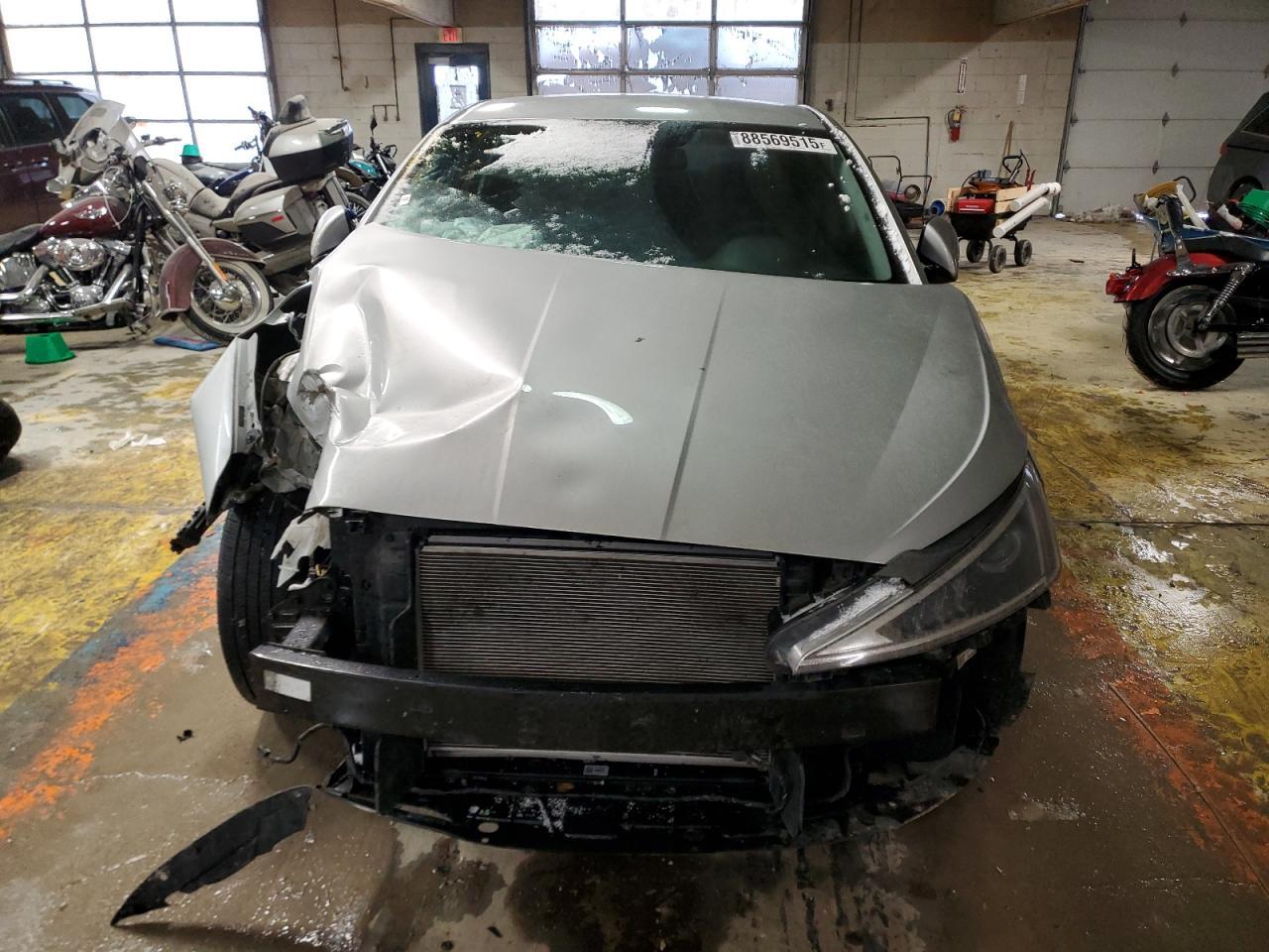 2019 HYUNDAI ELANTRA SE - Фото 5
