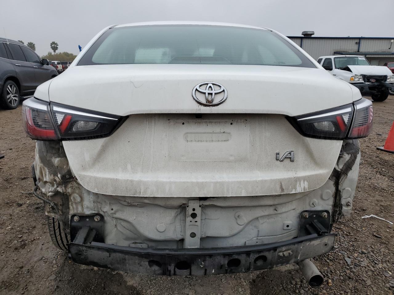 2017 TOYOTA YARIS IA - Image 6