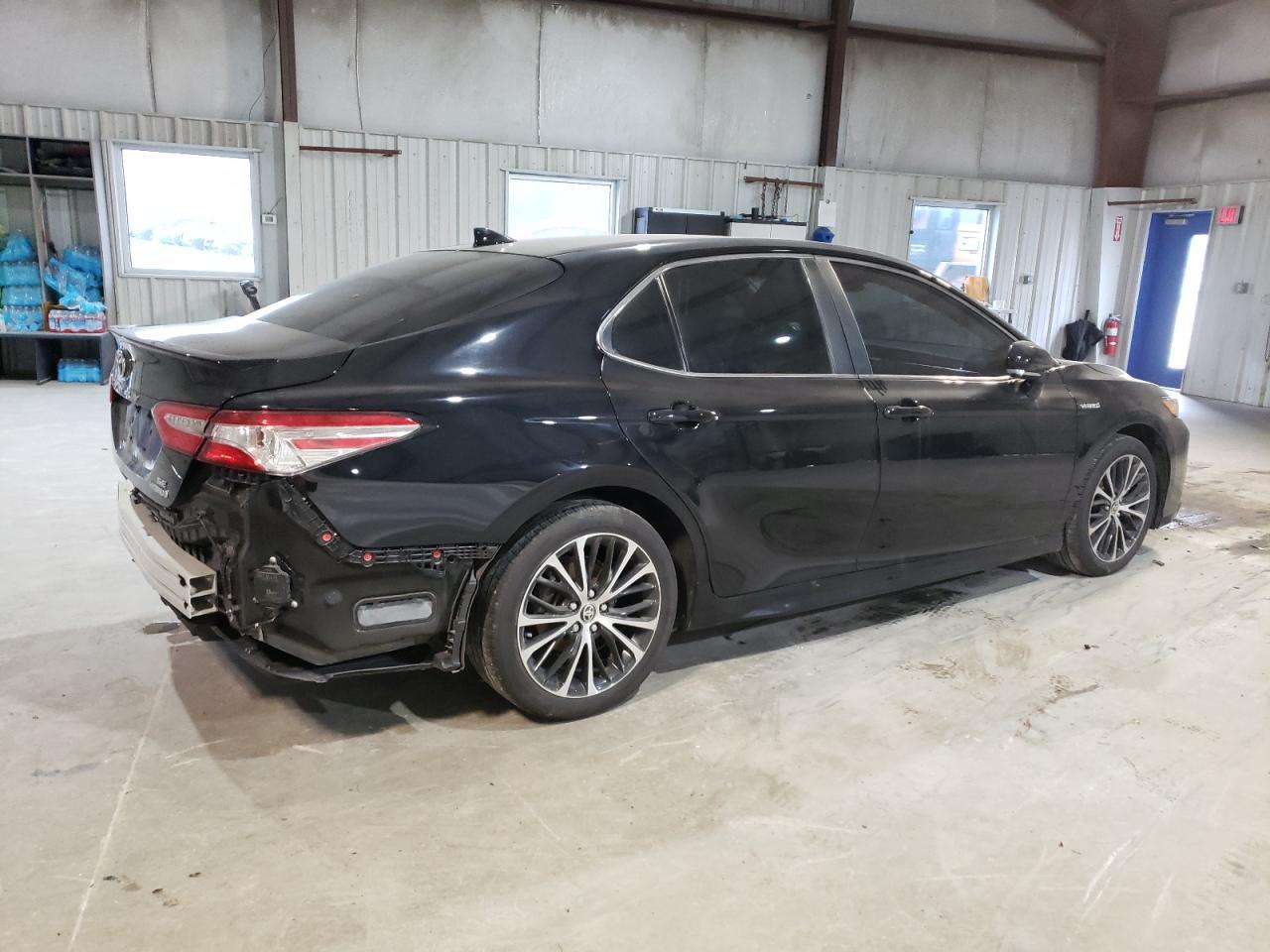 2020 TOYOTA CAMRY SE - Image 3