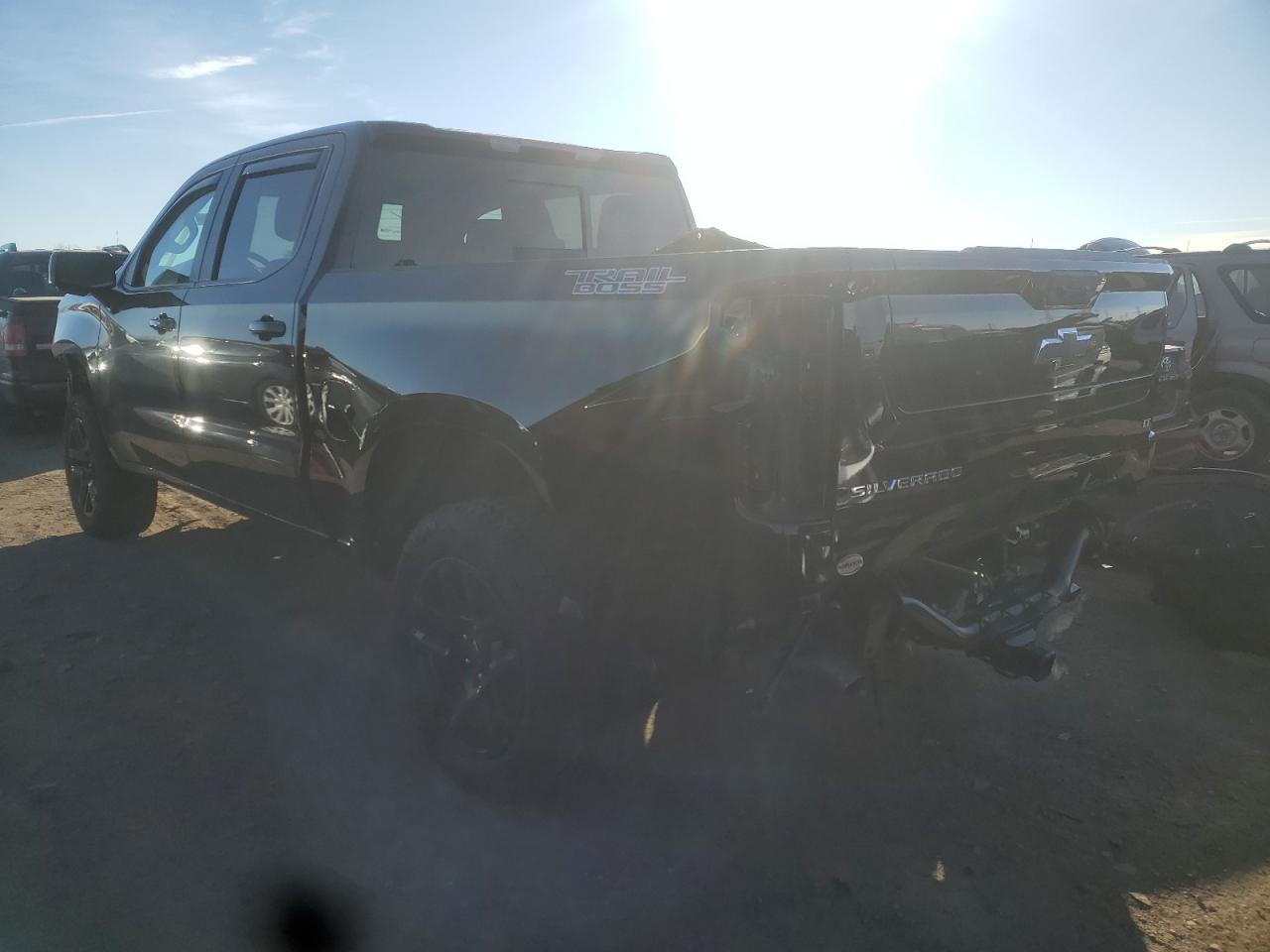 2024 CHEVROLET SILVERADO - Image 2