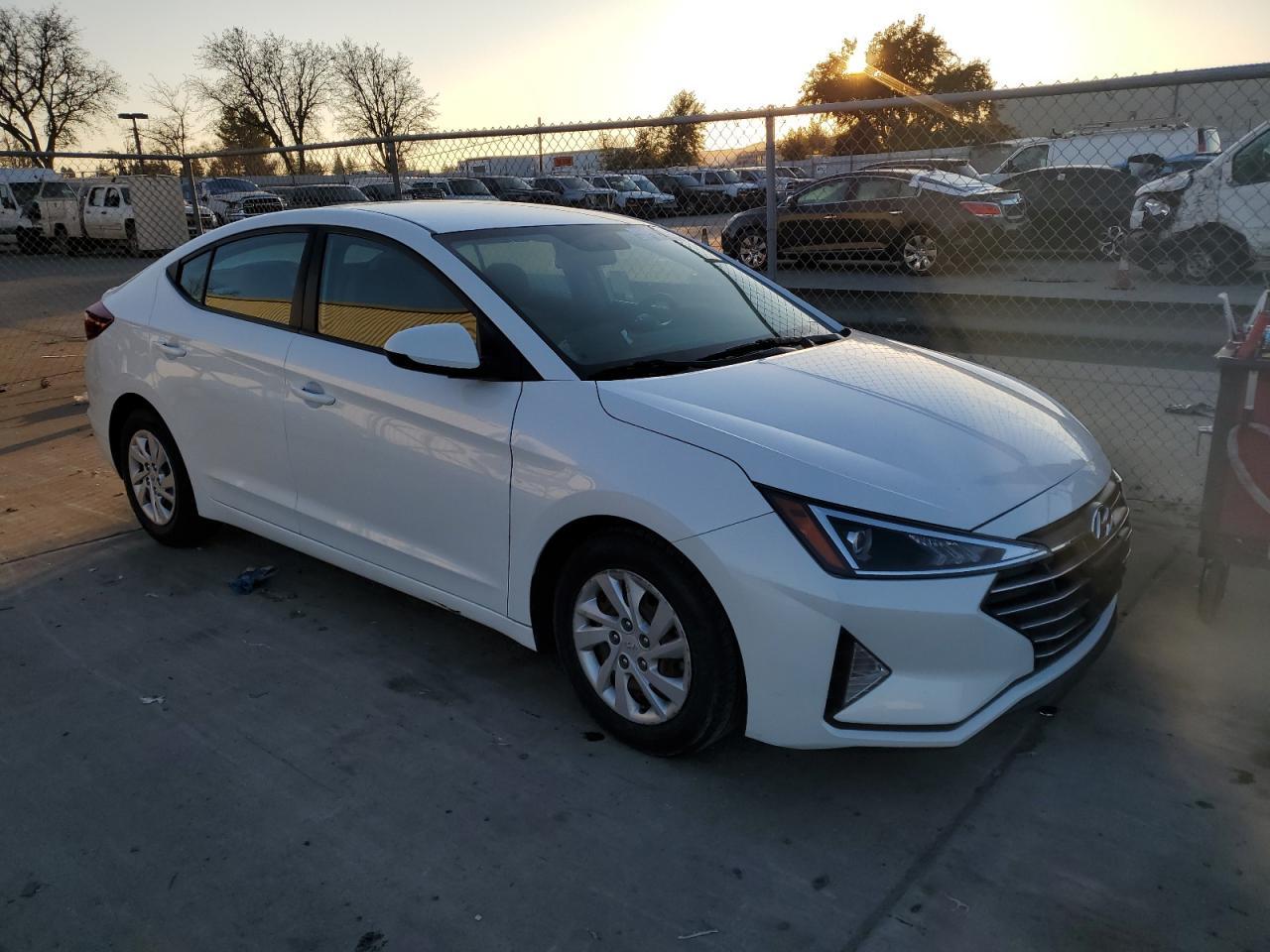 2019 HYUNDAI ELANTRA SE - Фото 4