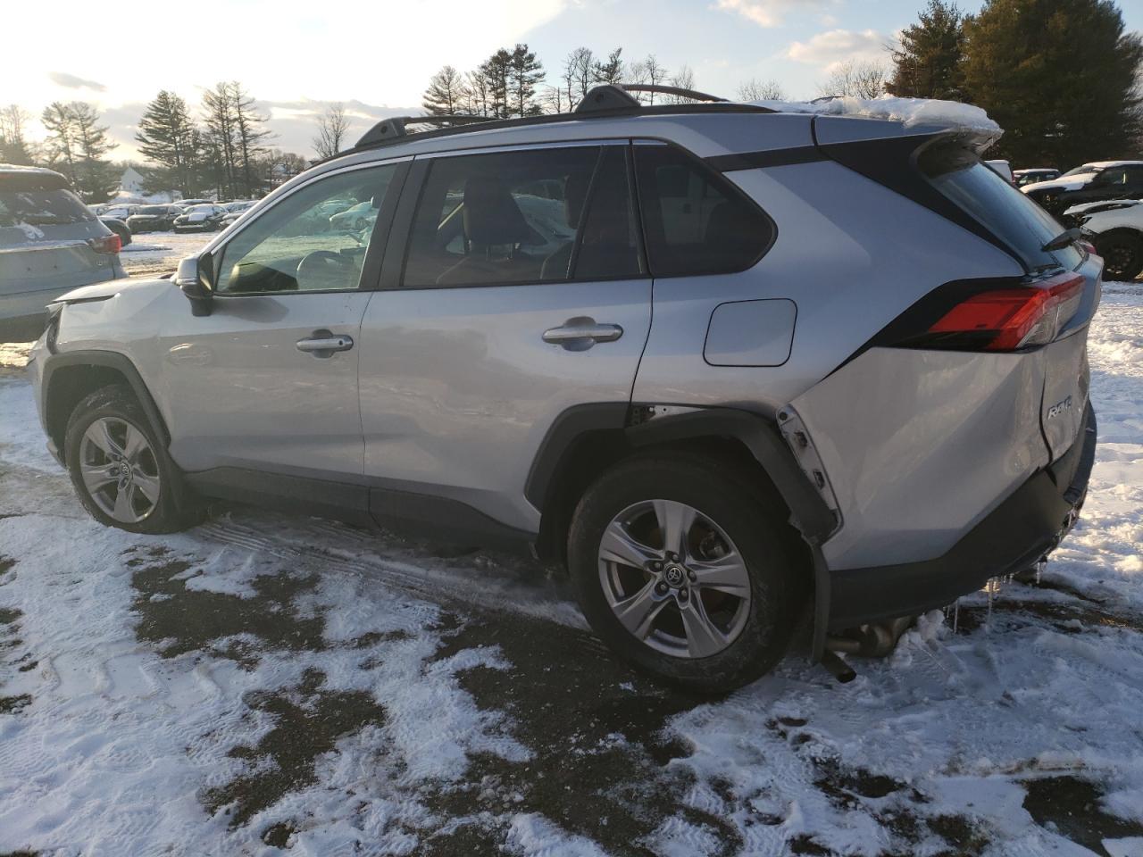 2022 TOYOTA RAV4 XLE - Фото 2