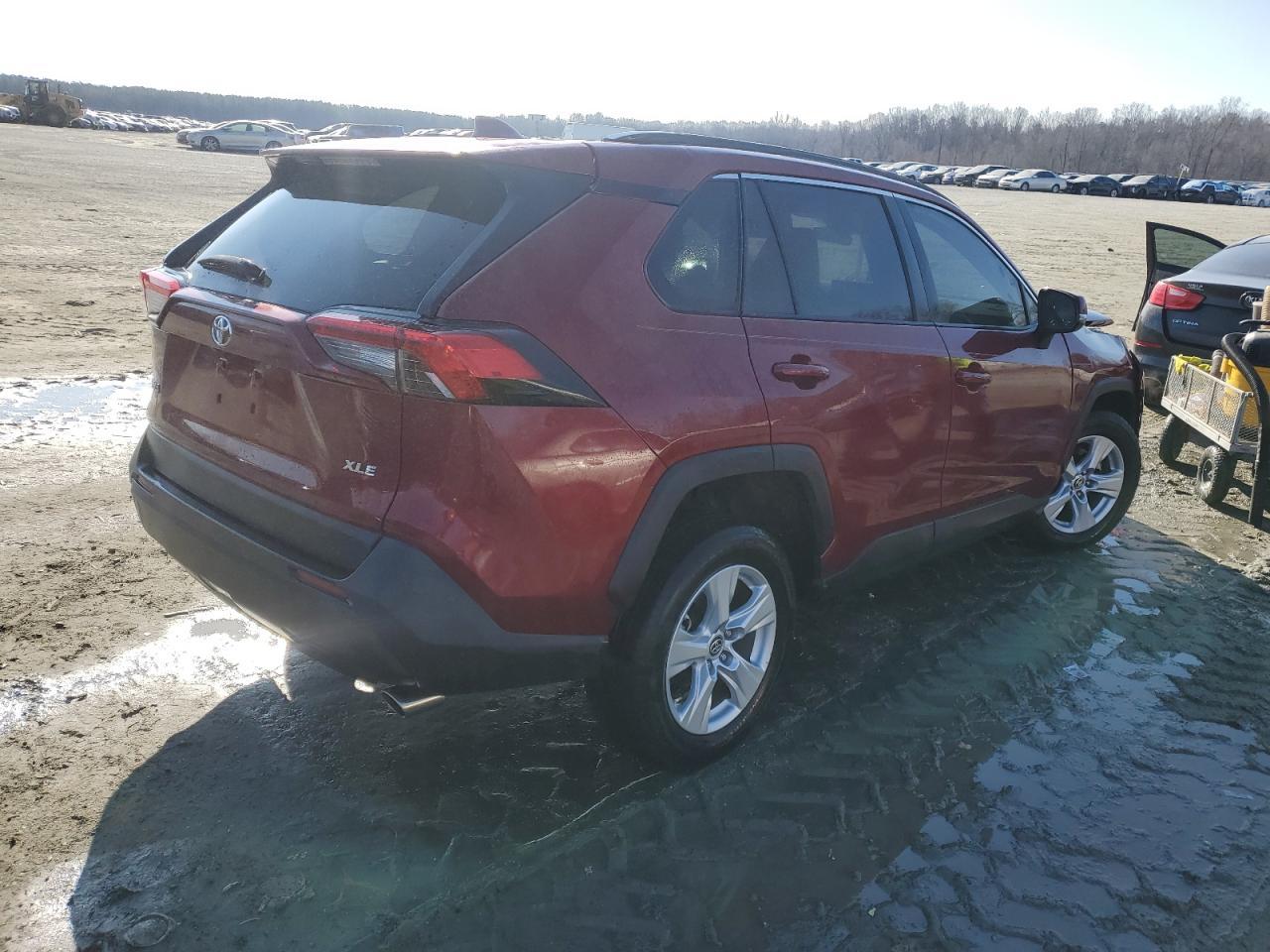 2020 TOYOTA RAV4 XLE - Image 3