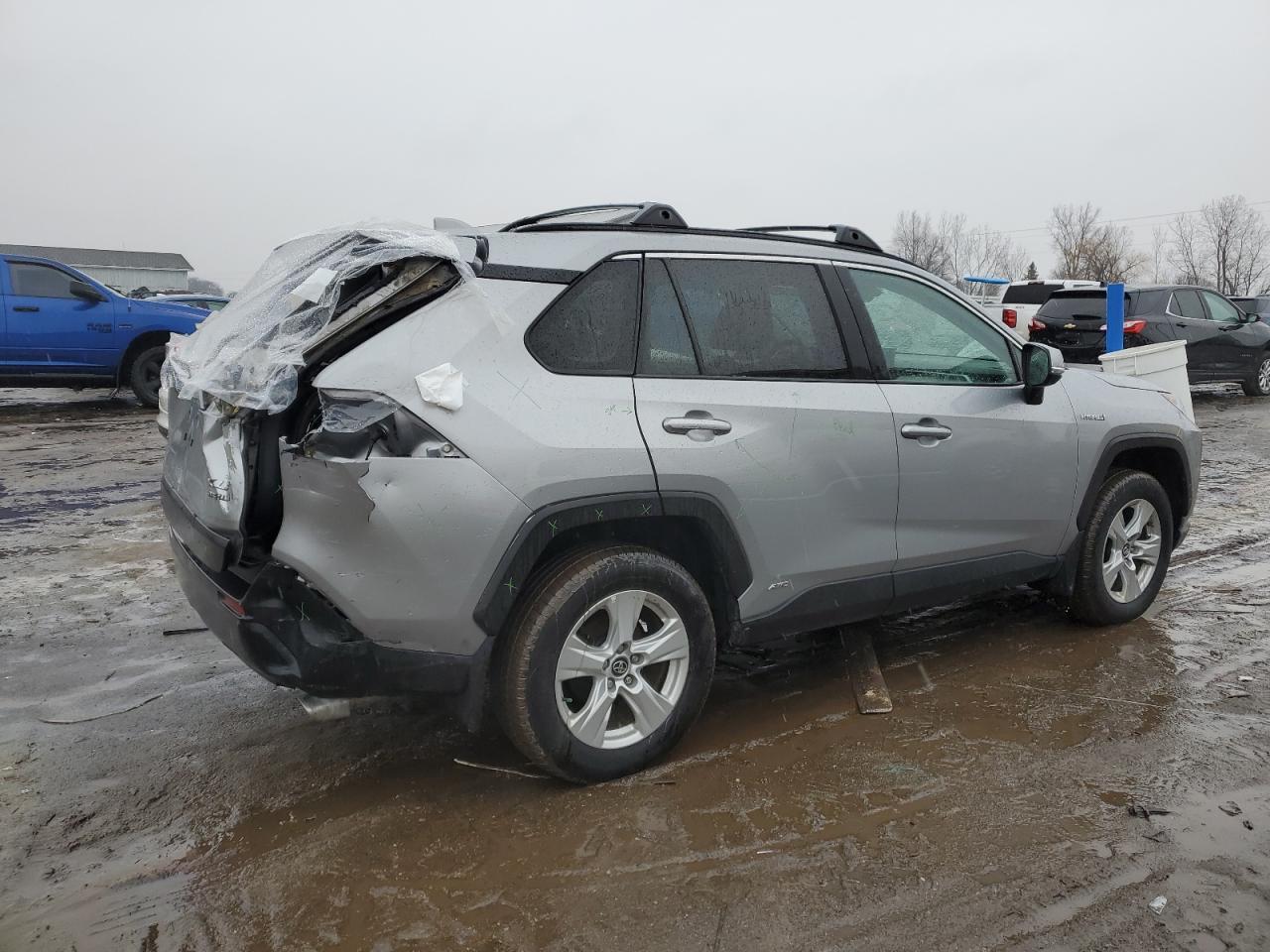 2020 TOYOTA RAV4 XLE - Image 3