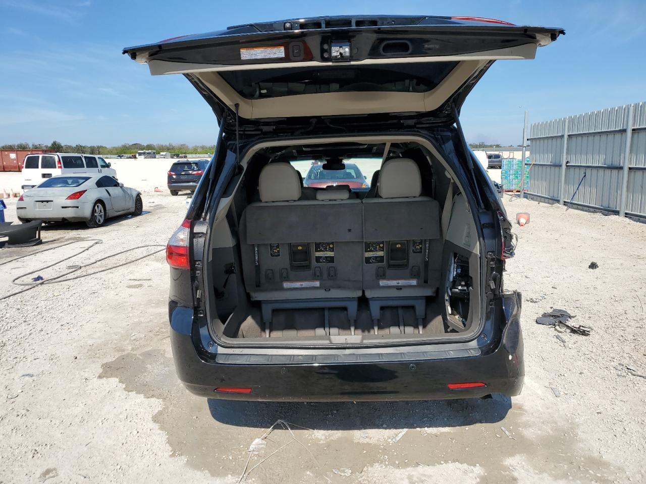 2015 TOYOTA SIENNA XLE - Фото 6