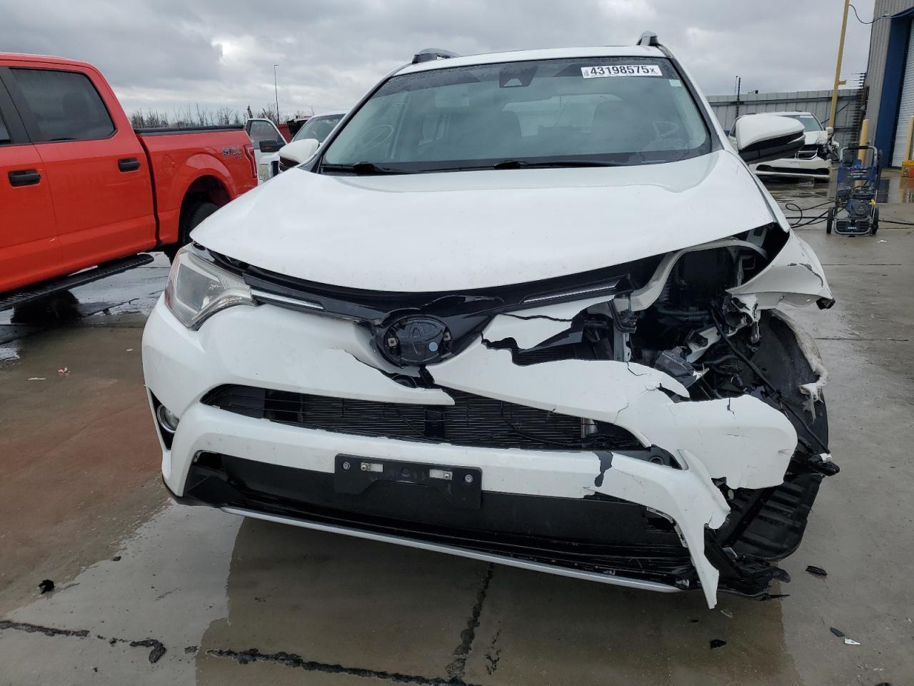 2017 TOYOTA RAV4 XLE - Фото 5
