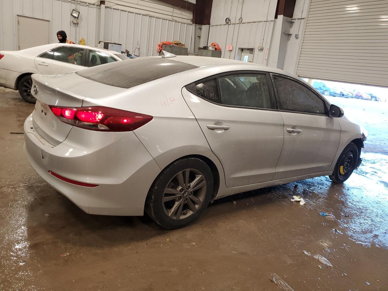 2018 HYUNDAI ELANTRA SE - Фото 3