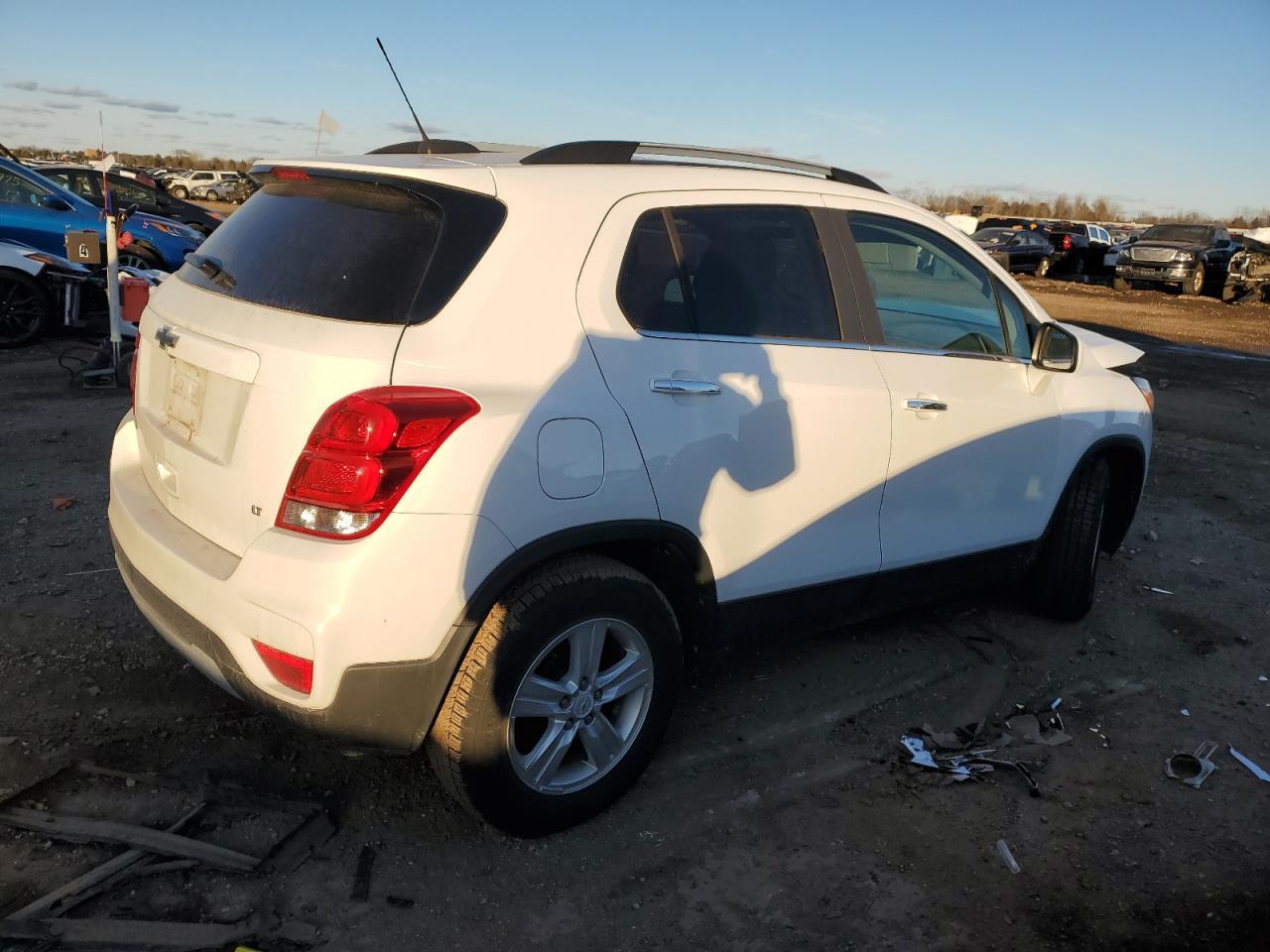 2019 CHEVROLET TRAX 1LT - Image 3