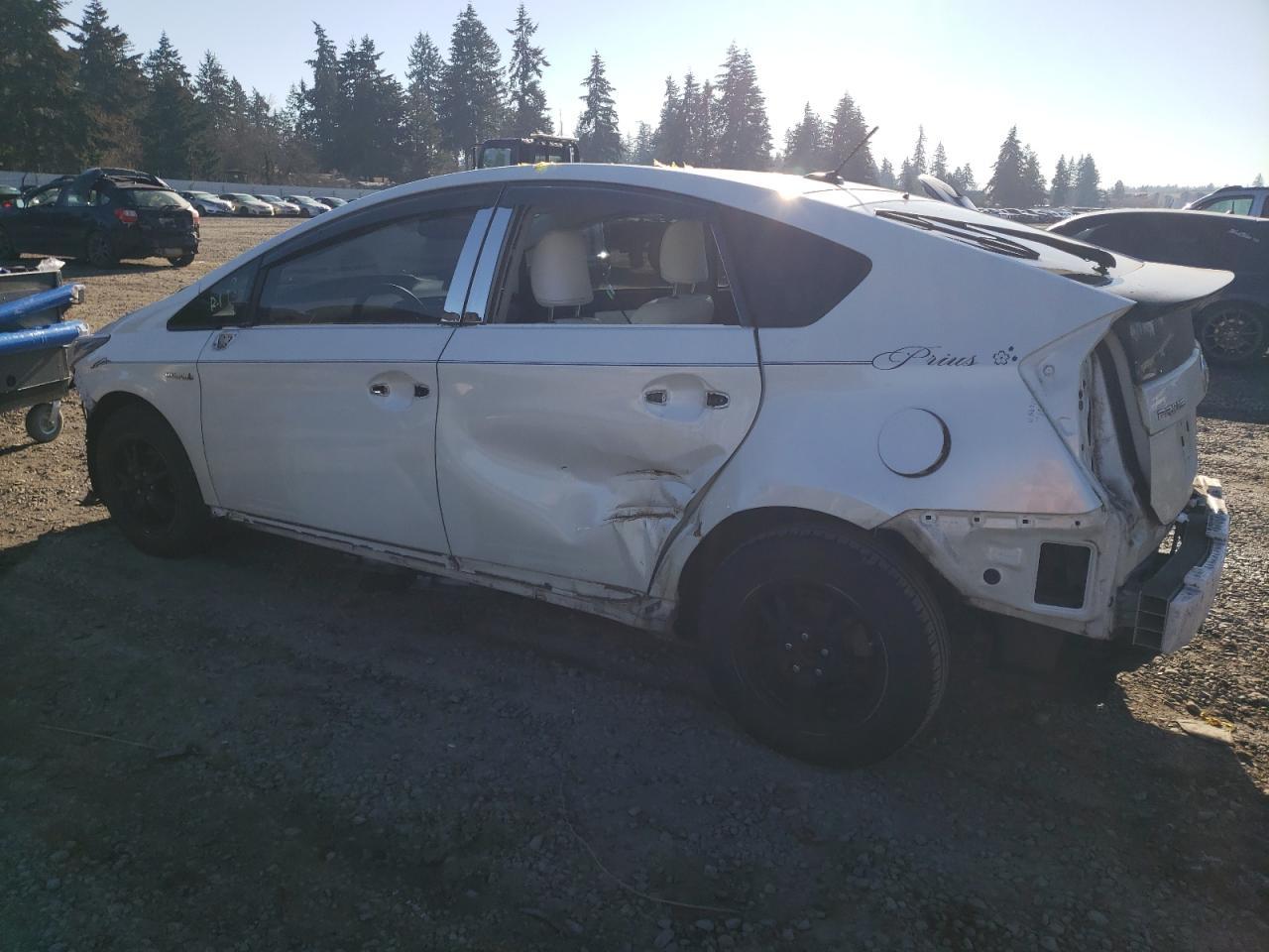 2015 TOYOTA PRIUS - Image 2