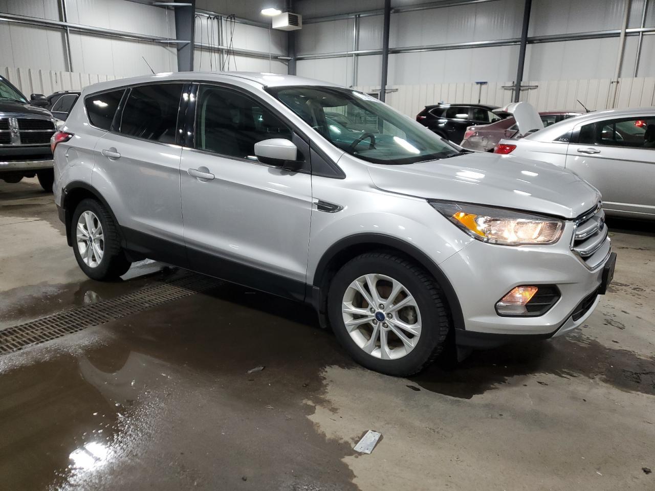 2017 FORD ESCAPE SE - Image 4