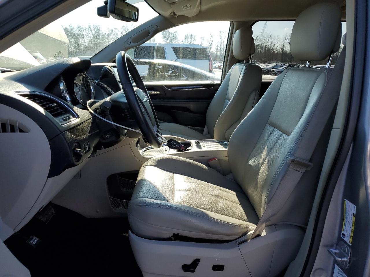 2014 CHRYSLER TOWN & COU - Image 7