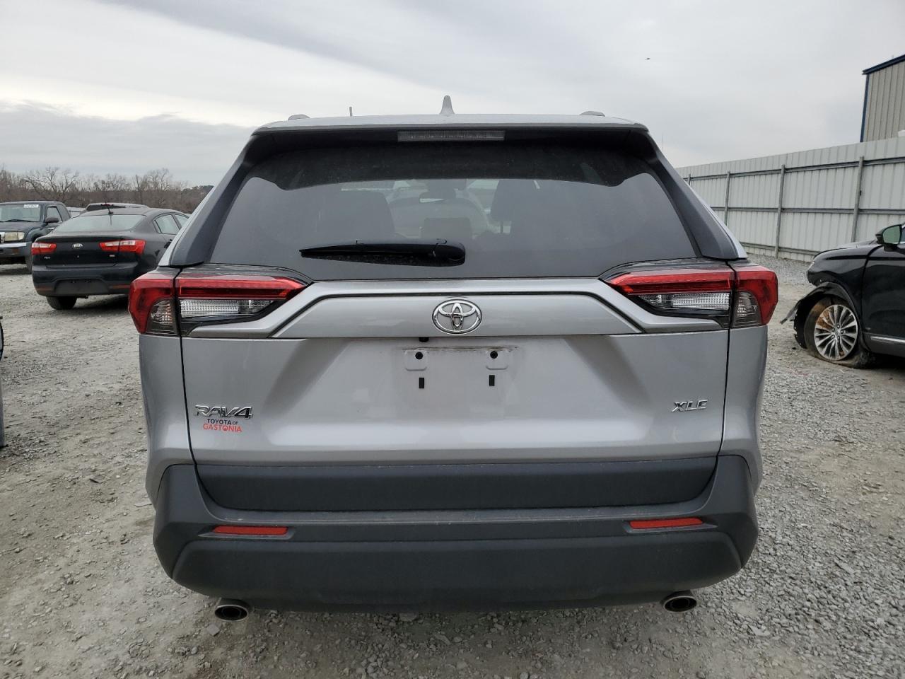 2022 TOYOTA RAV4 XLE P - Image 6