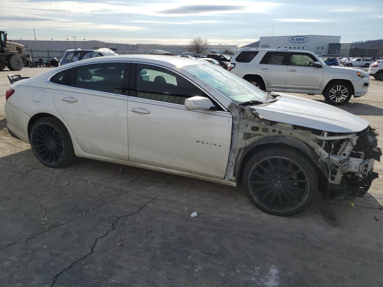 2017 CHEVROLET MALIBU LT - Image 4