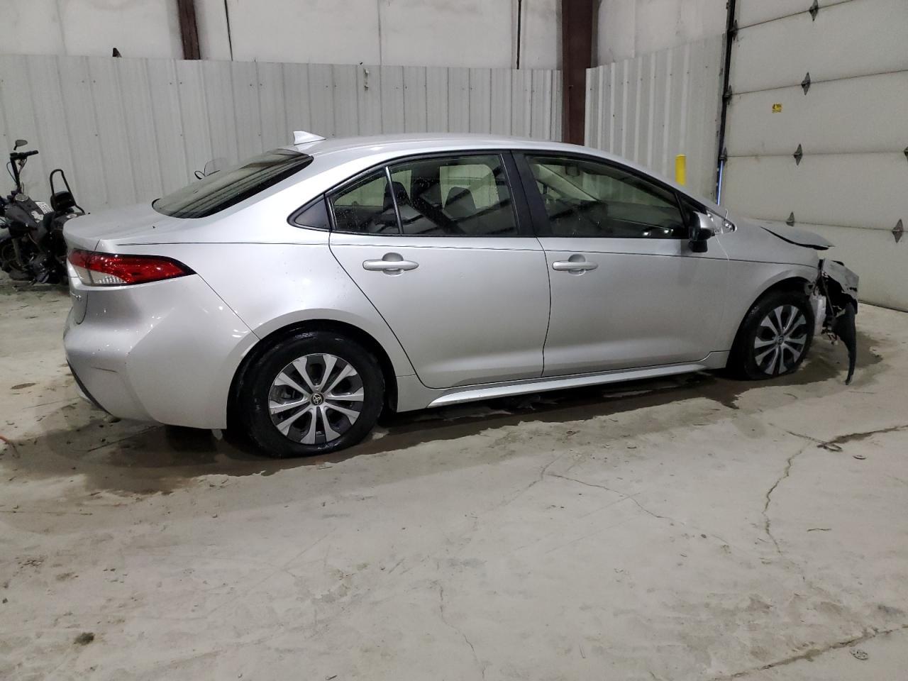 2022 TOYOTA COROLLA LE - Фото 3