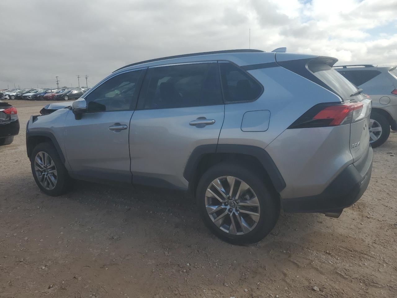 2019 TOYOTA RAV4 XLE P - Фото 2