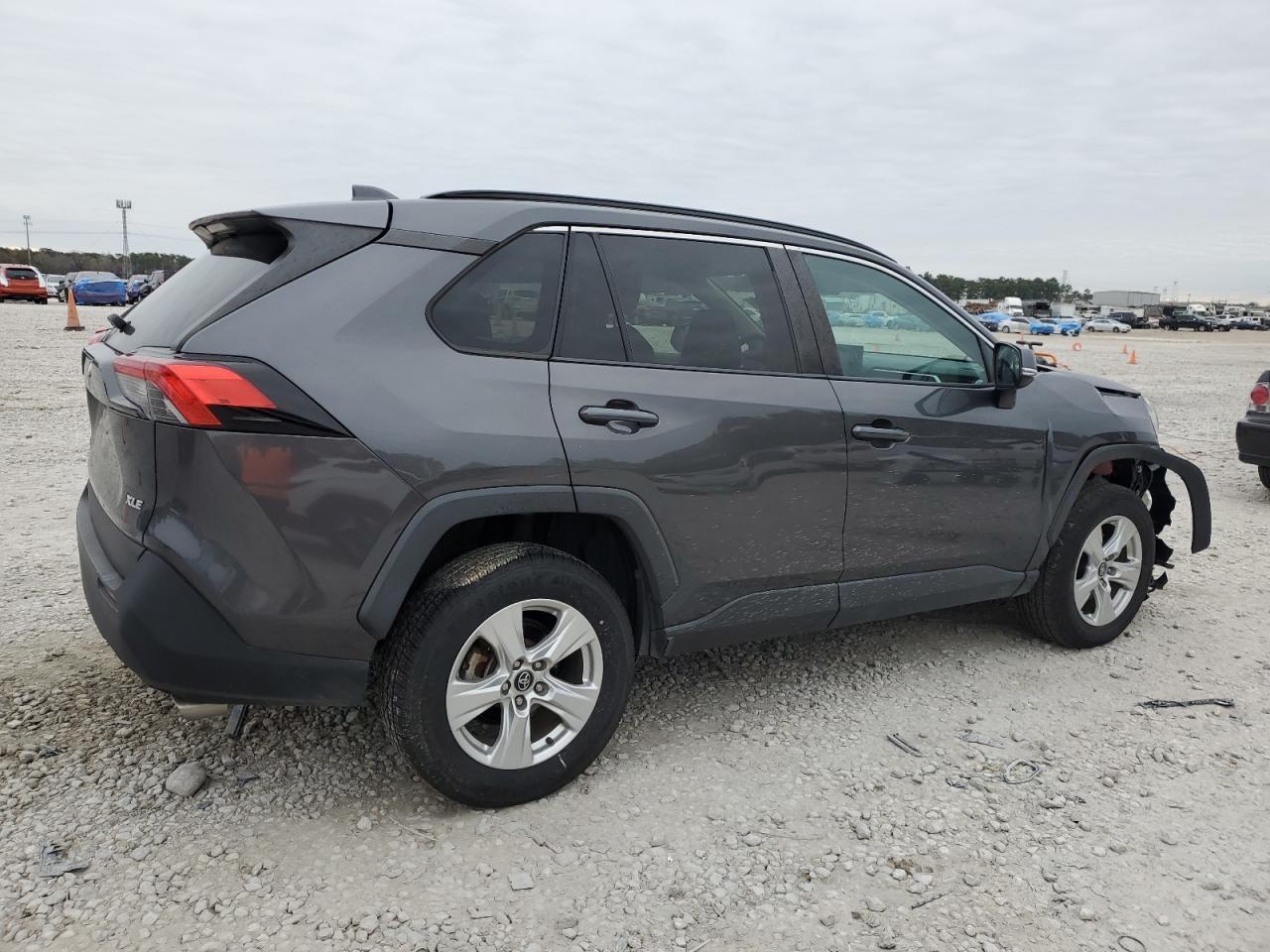 2020 TOYOTA RAV4 XLE - Image 3