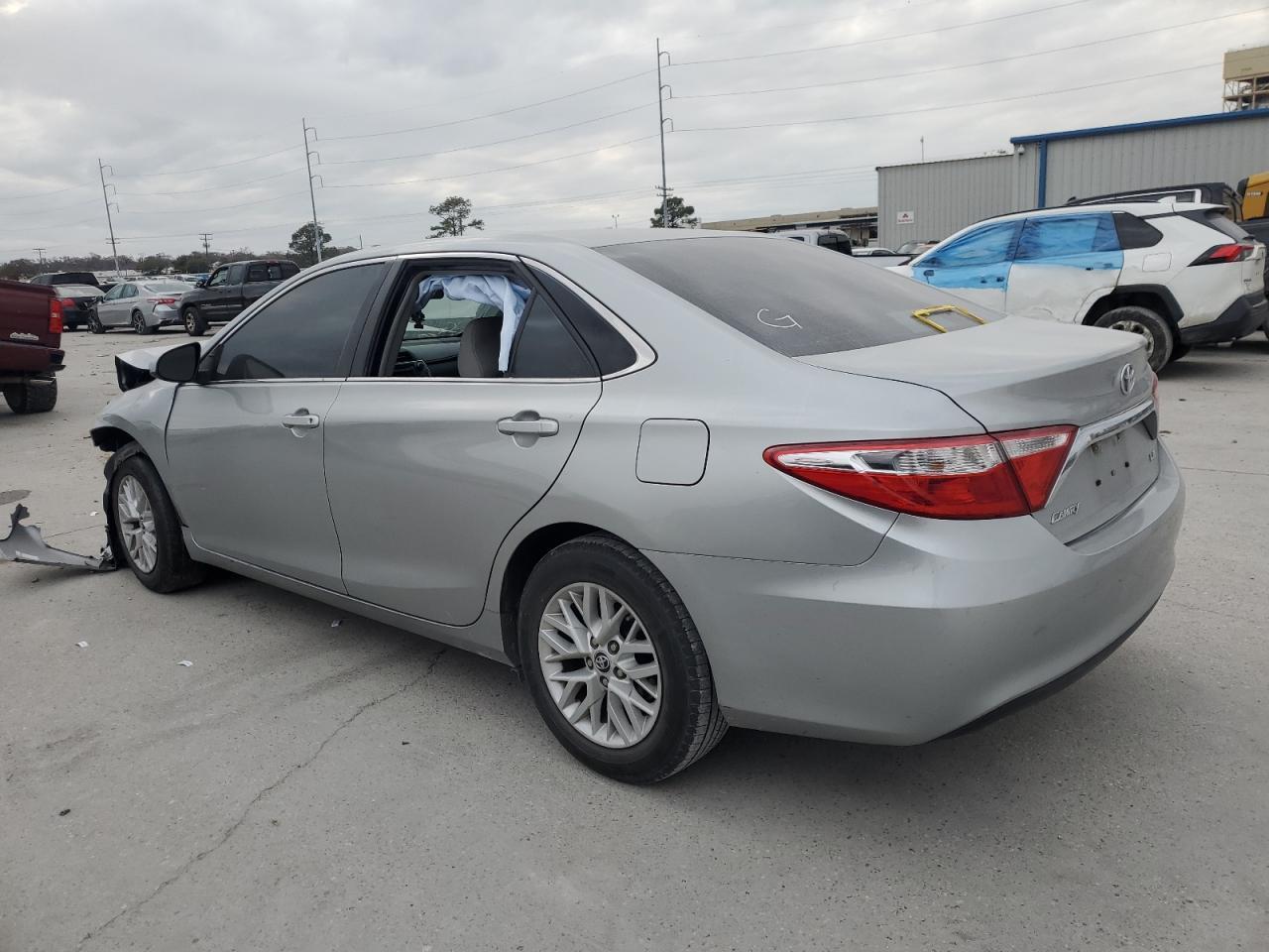 2016 TOYOTA CAMRY LE - Фото 2